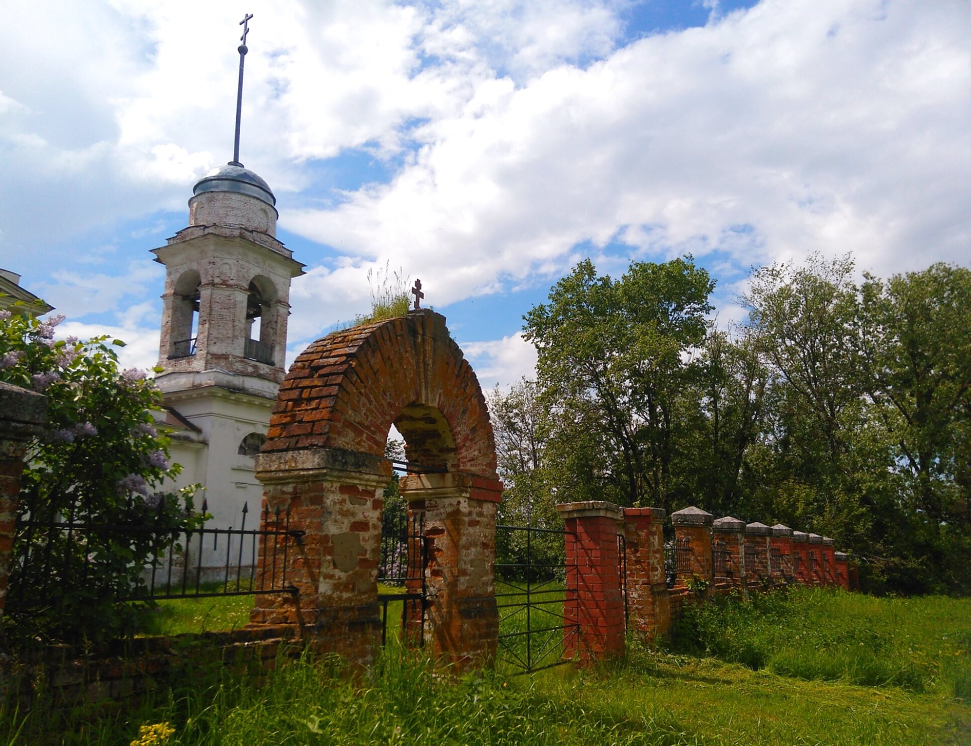 Церковь Рождества Христова в селе Быковка - архитектурный ансамбль
