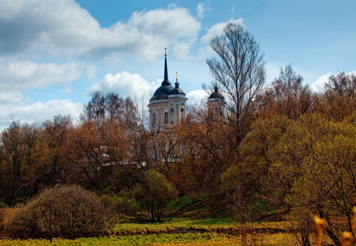 Храм Преображения Господня в усадьбе Пехра-Яковлевское