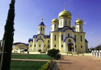 Святые ворота с надвратной церковью Введения во храм Пресвятой Богородицы