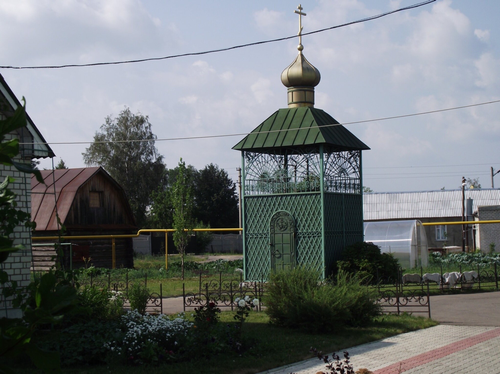 Часовня над святым источником у храма Преподобного Сергия Радонежского в селе Выездное