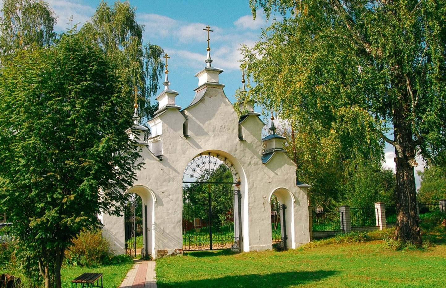 Святые врата Никольской церкви в селе Ям