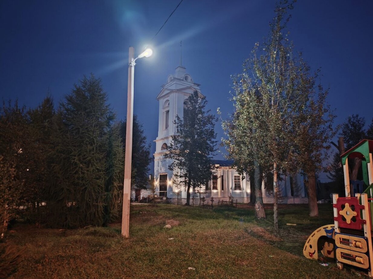 Церковь Николая Чудотворца в селе Здехово - вечерний вид