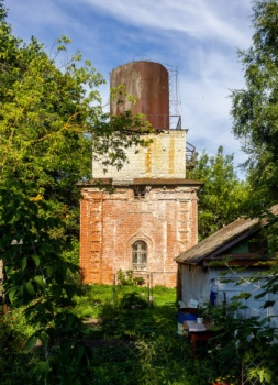 Водонапорная башня из колокольни Троицкой церкви в Аламасово