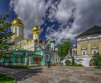 Троицкий собор Троице-Сергиевой лавры - архитектурная жемчужина православия