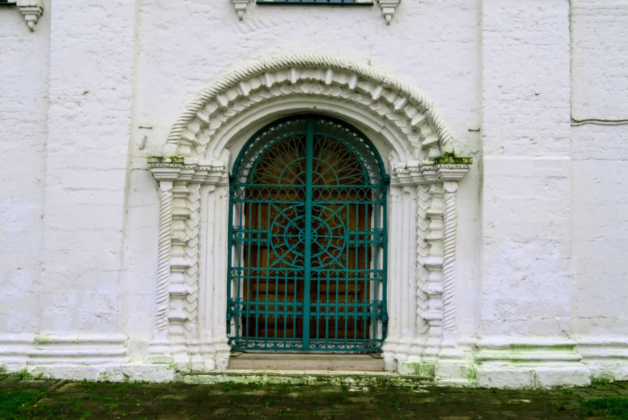 Входной портал Успенского собора в Коломне