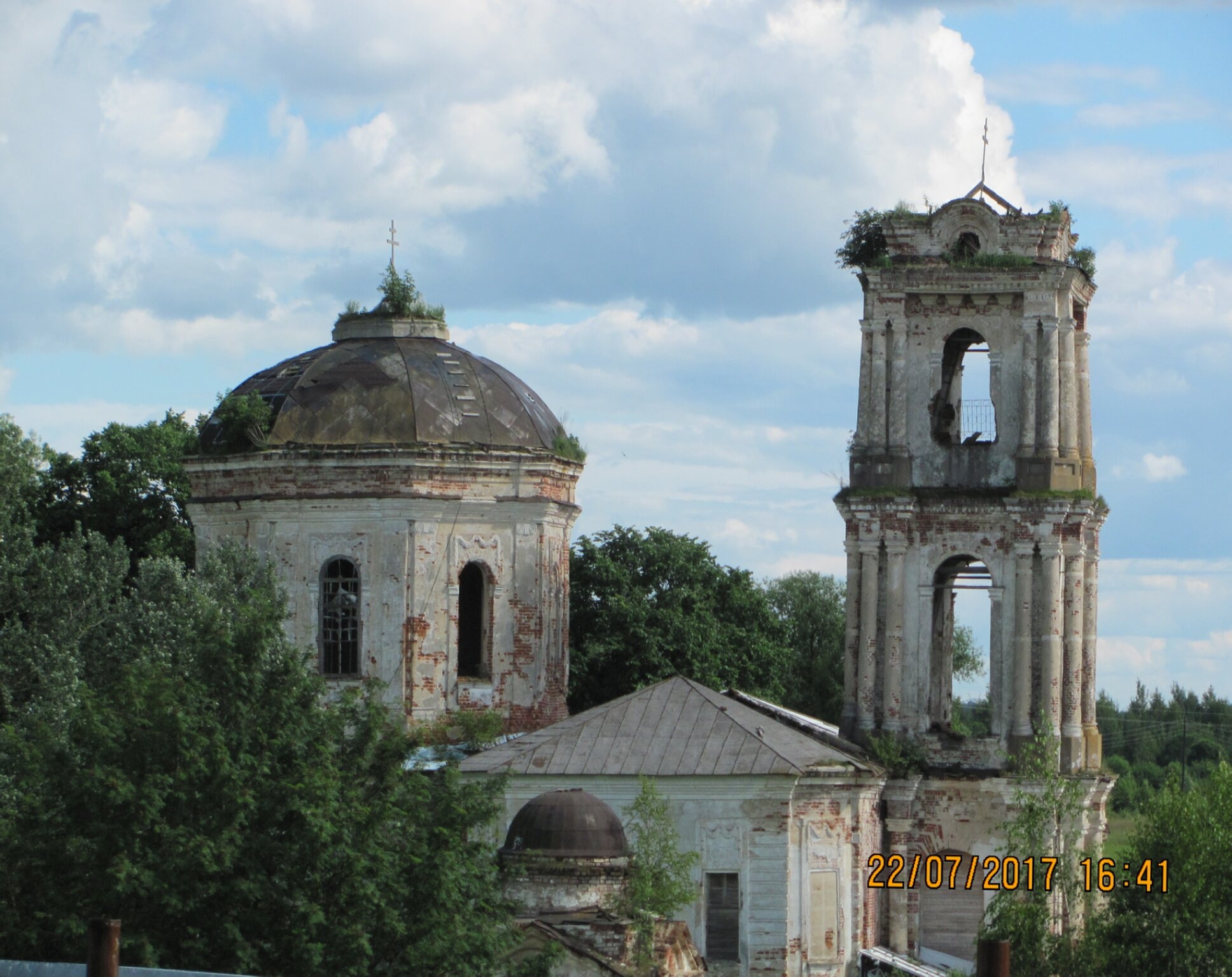Троицкая церковь в селе Первитино: история в руинах