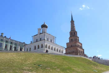 Архитектурный ансамбль Казанского кремля: Благовещенский собор и башня Сююмбике