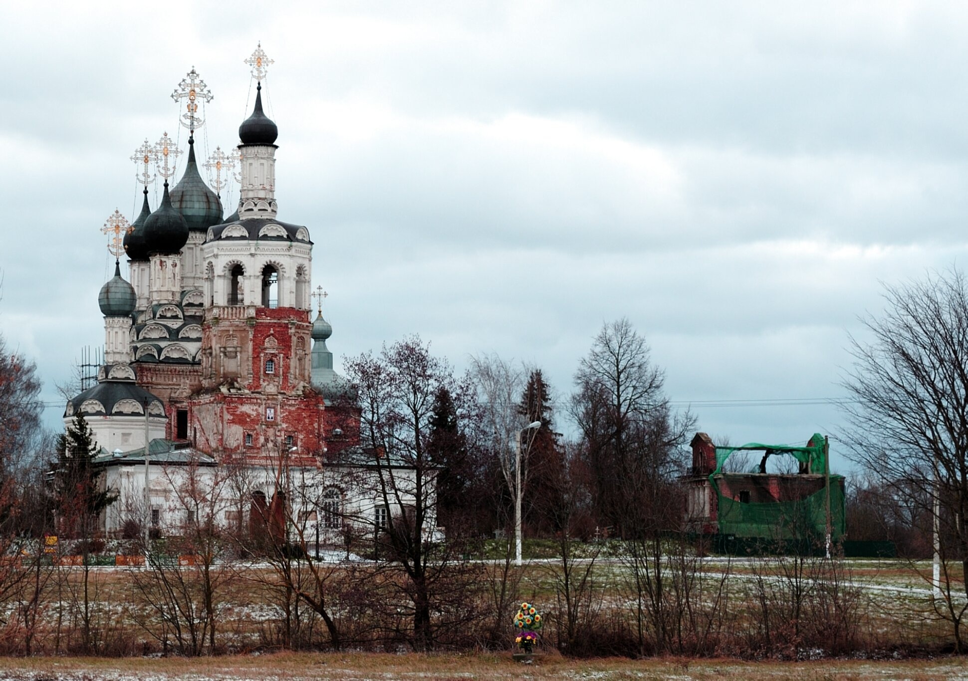 Храм Троицы Живоначальной в селе Дединово