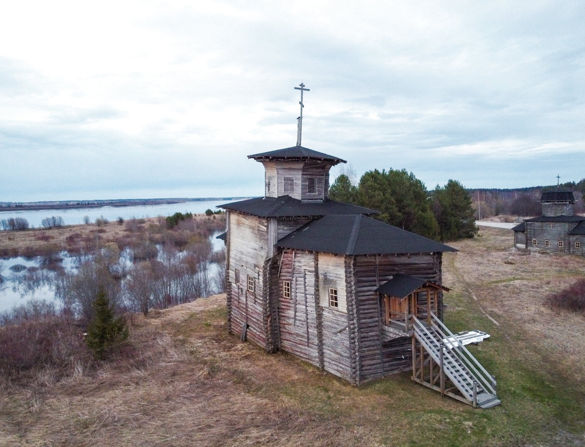 Покровская церковь в Усть-Ваеньге - памятник деревянной архитектуры
