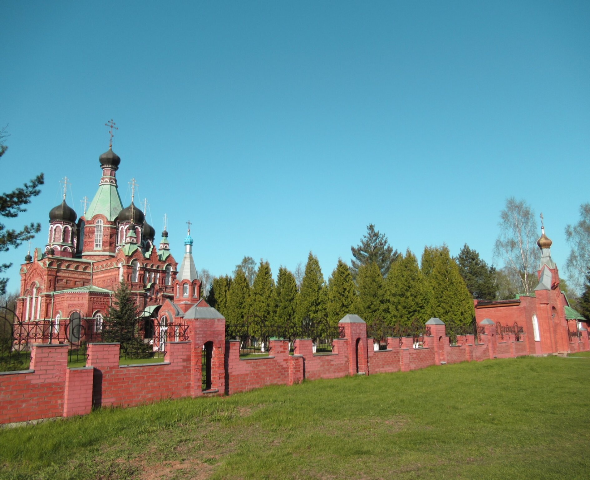Храм Первоверховных Апостолов Петра и Павла в Ярцево