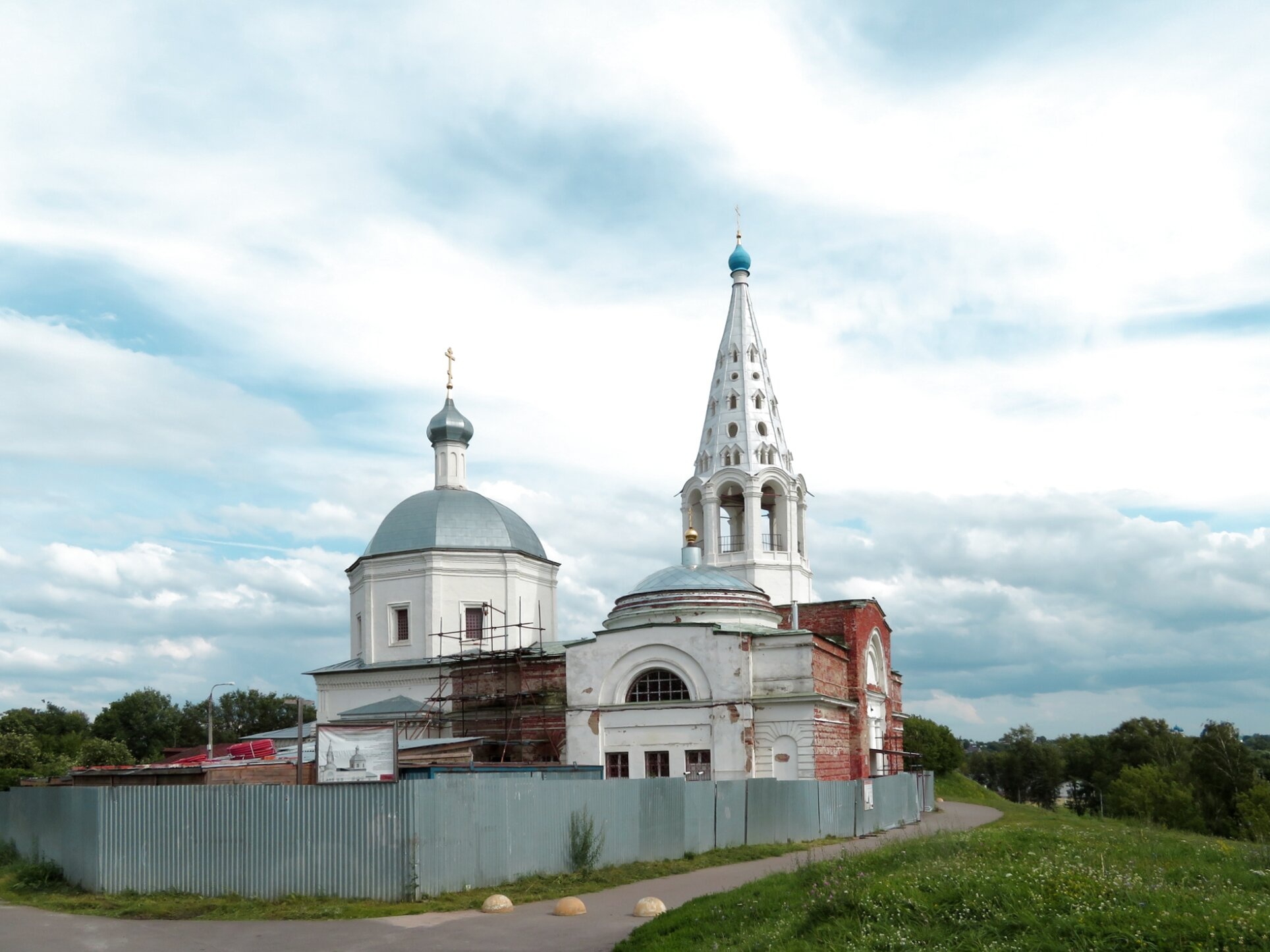 Троицкий собор в Серпухове - исторический православный храм на Соборной горе
