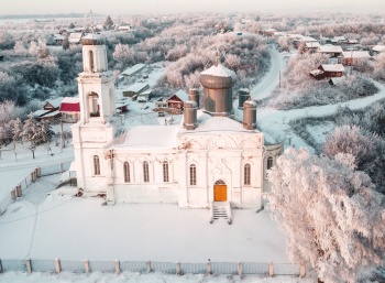 Церковь Илии Пророка в селе Варганы: зимний пейзаж