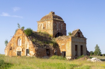 Храм в честь Смоленской иконы Божией Матери «Одигитрия» в селе Холтобино
