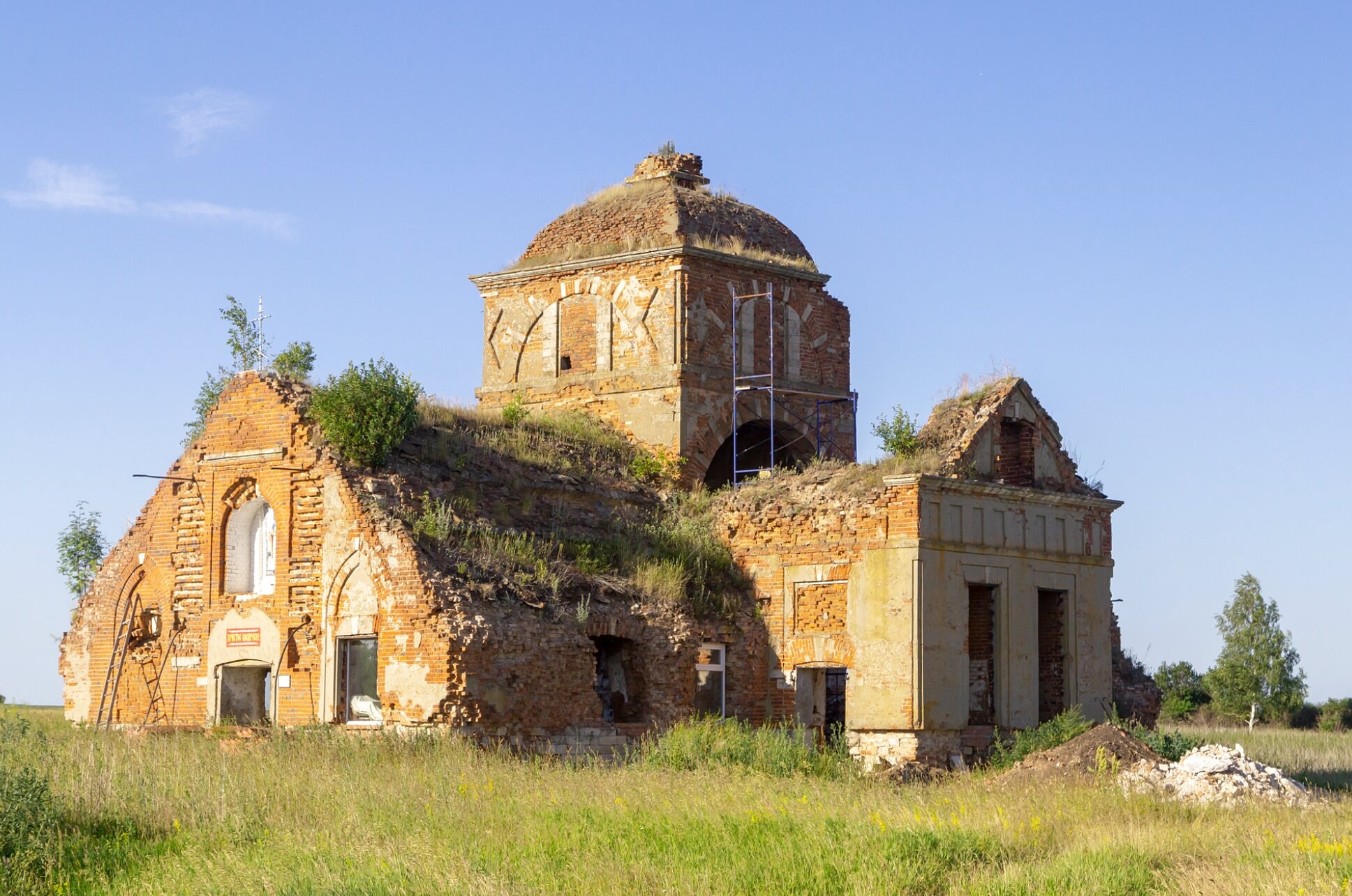 Храм в честь Смоленской иконы Божией Матери «Одигитрия» в селе Холтобино