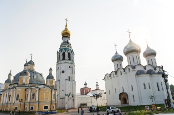 Архитектурный ансамбль Вологодского кремля: Софийский собор и Воскресенский собор