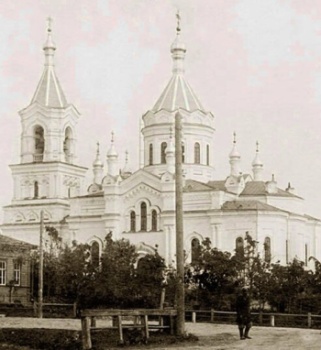 Собор Воскресения Христова в городе Луга на исторической фотографии