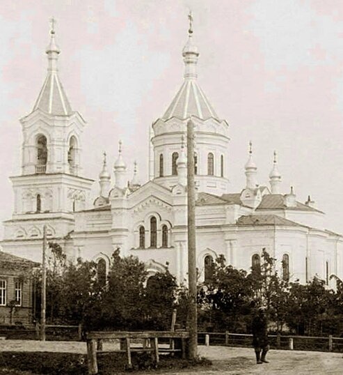Собор Воскресения Христова в городе Луга на исторической фотографии