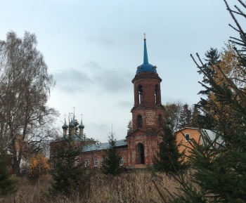 Покровская церковь в посёлке Алешня Тульской области