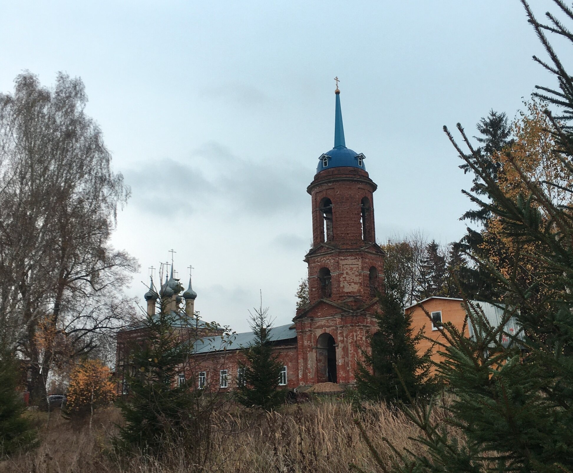 Покровская церковь в посёлке Алешня Тульской области