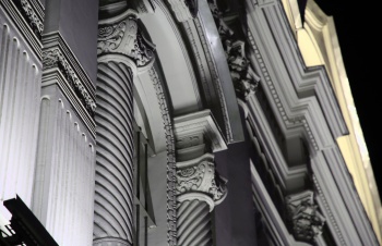 Архитектурные детали фасада Храма Успения Пресвятой Богородицы на Успенском Вражке