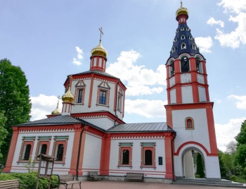 Храм Грузинской иконы Божией Матери в селе Якшино