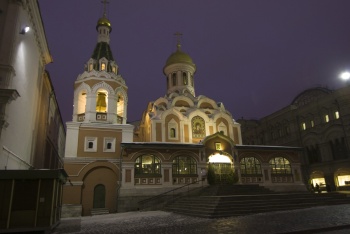 Казанский собор на Красной площади в Москве: ночная фотография