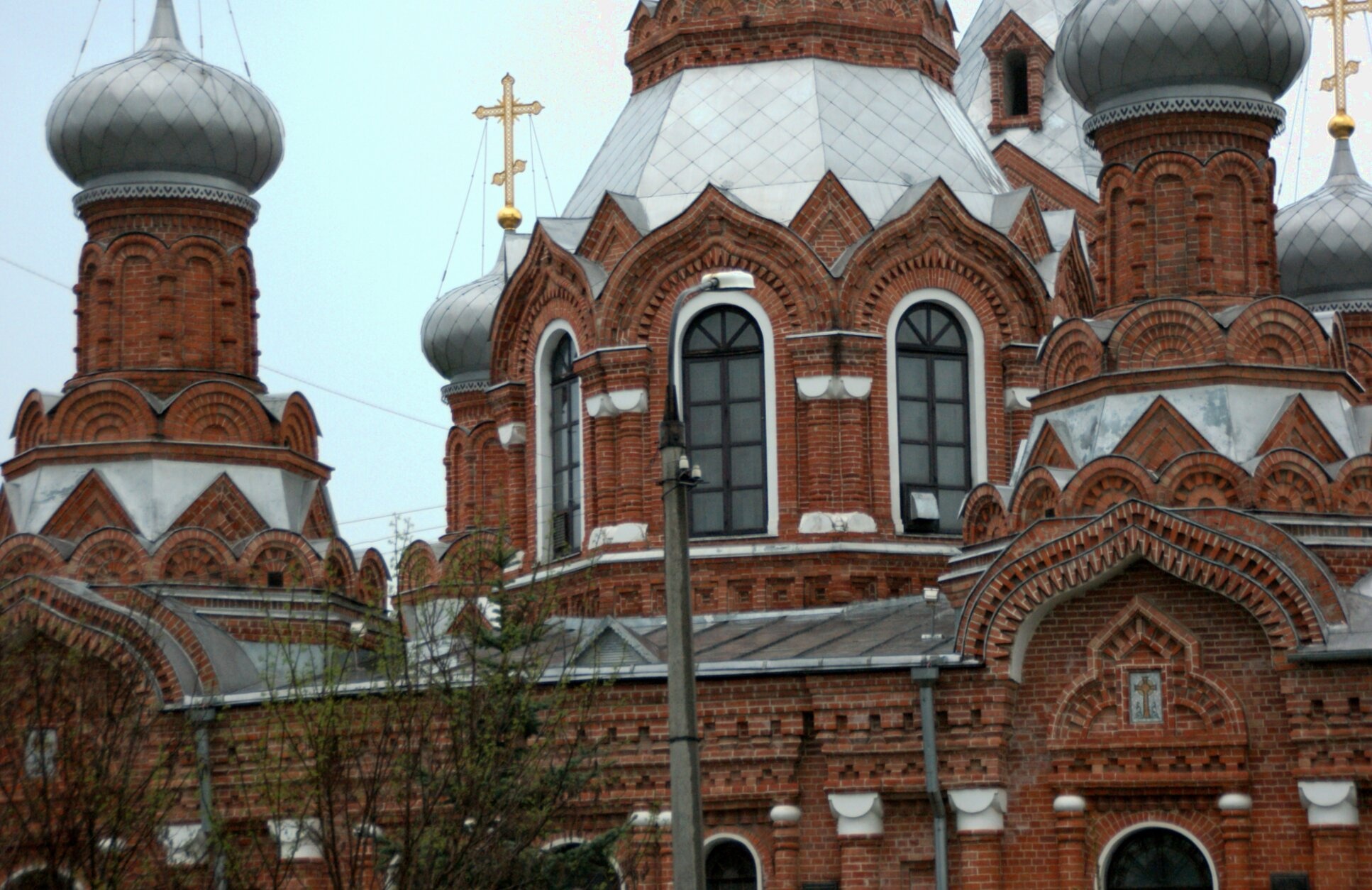 Крестовоздвиженская церковь в Дарне: архитектурные детали на фотографии