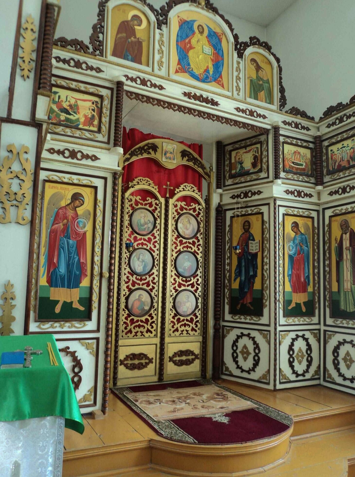 Иконостас храма Преображения Господня в селе Кудеиха