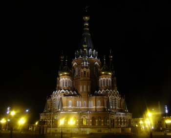 Свято-Михайловский собор в Ижевске: ночная иллюминация