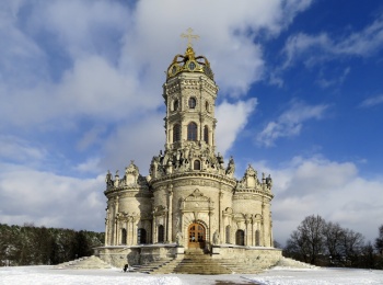 Знаменская церковь в Дубровицах: зимний вид