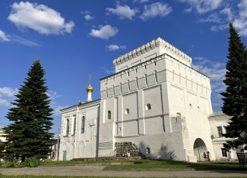 Власьевская башня и Знаменская церковь в Ярославле