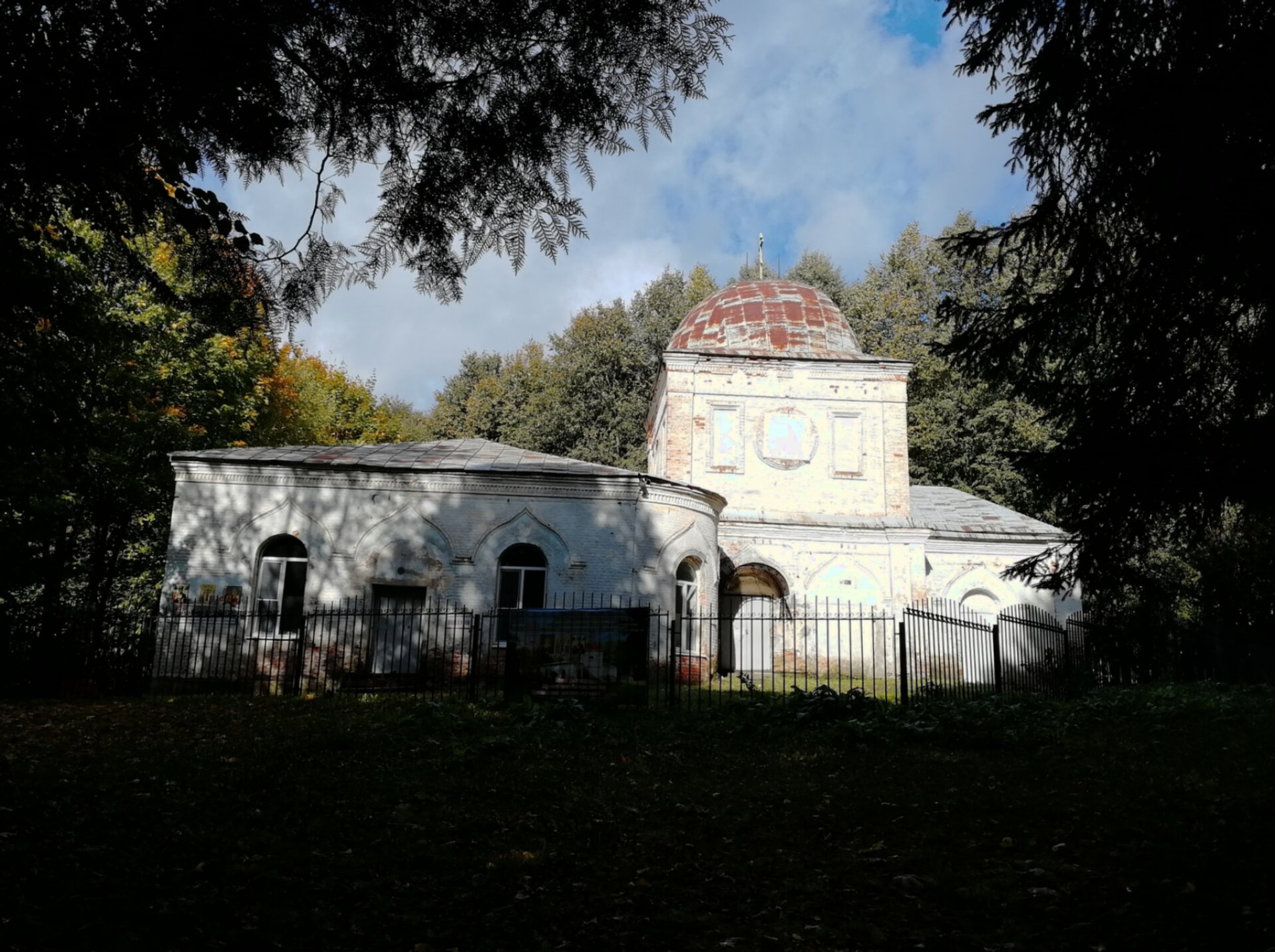 Храм Воздвижения Животворящего Креста Господня в Авангарде