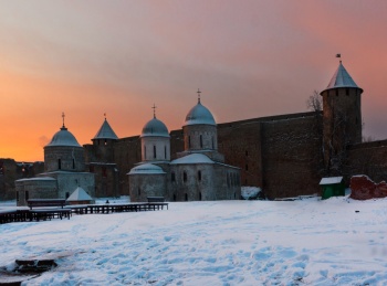 Успенская церковь в Ивангородской крепости: зимняя панорама