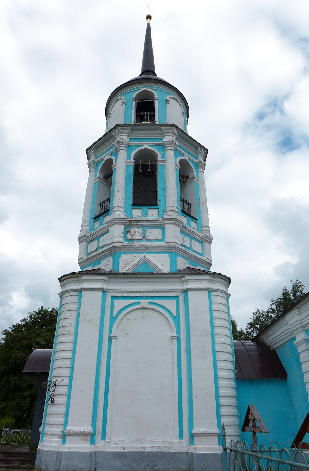 Колокольня Введенского храма в селе Кравотынь