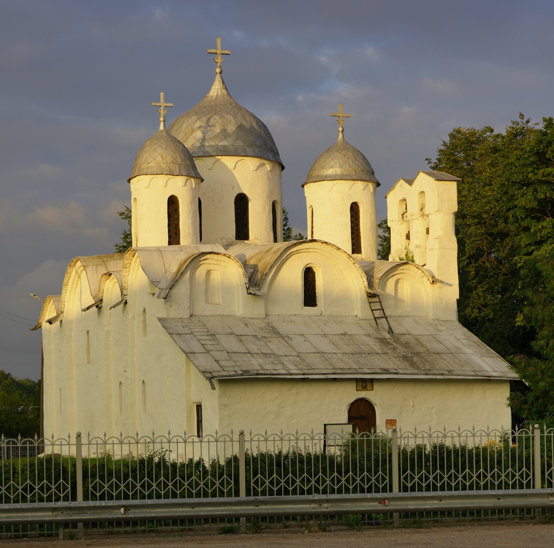 Собор Рождества Иоанна Предтечи в Пскове - древний памятник архитектуры