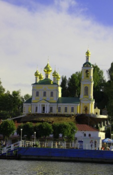 Воскресенская каменная церковь в Плёсе