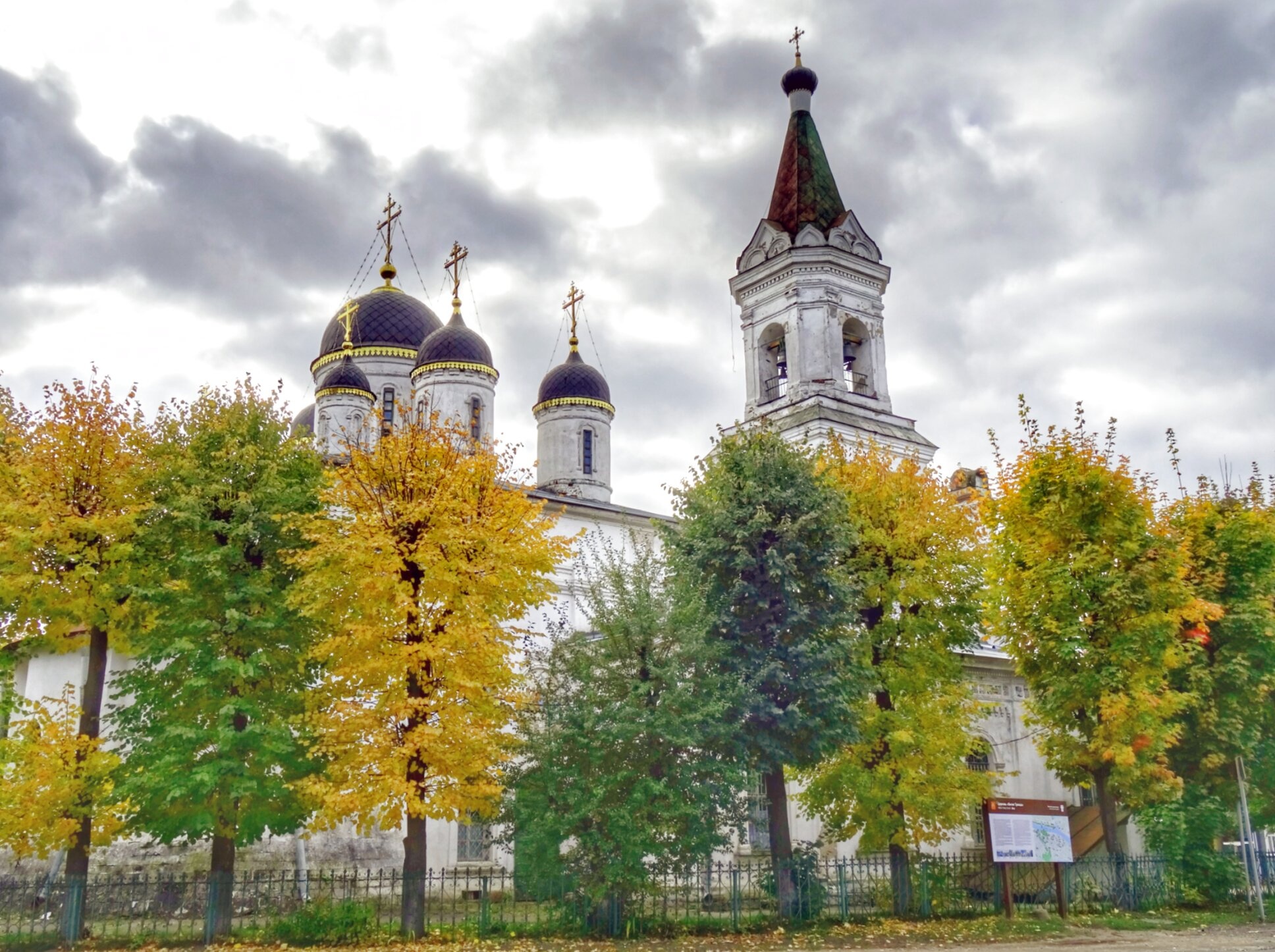 Храм Белая Троица в Твери