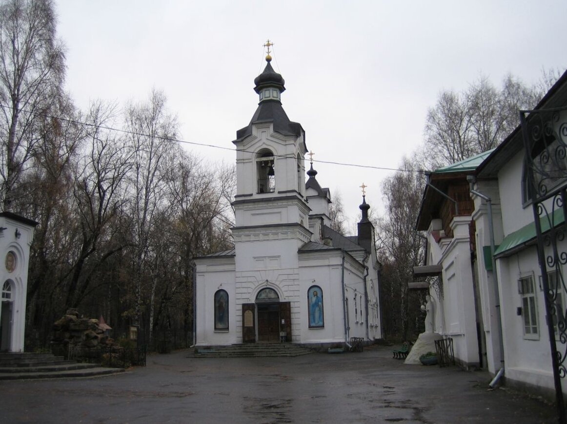 Храм во имя Всех Святых на Михайловском кладбище Екатеринбурга
