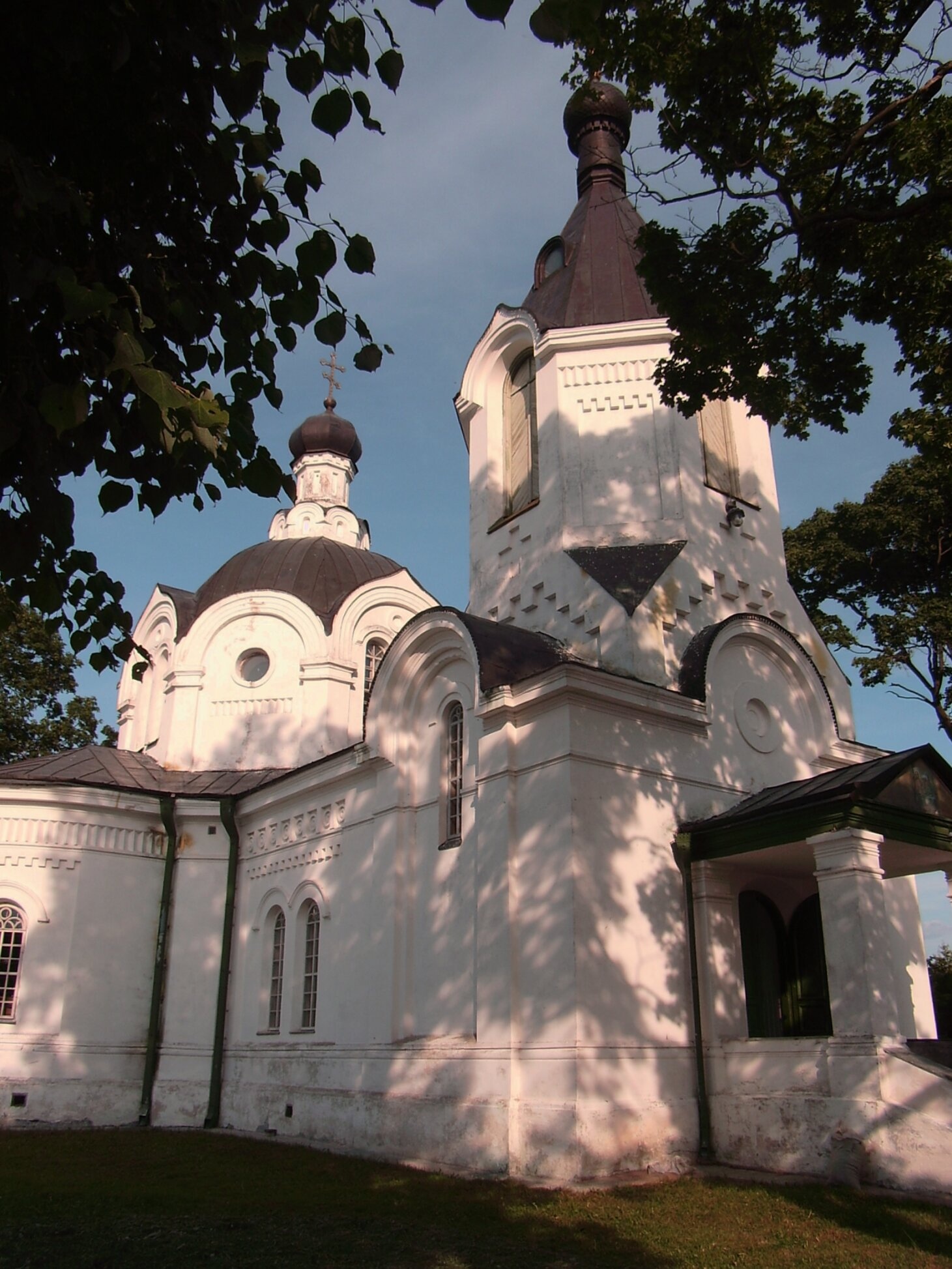 Церковь Святой Троицы в Лебедево