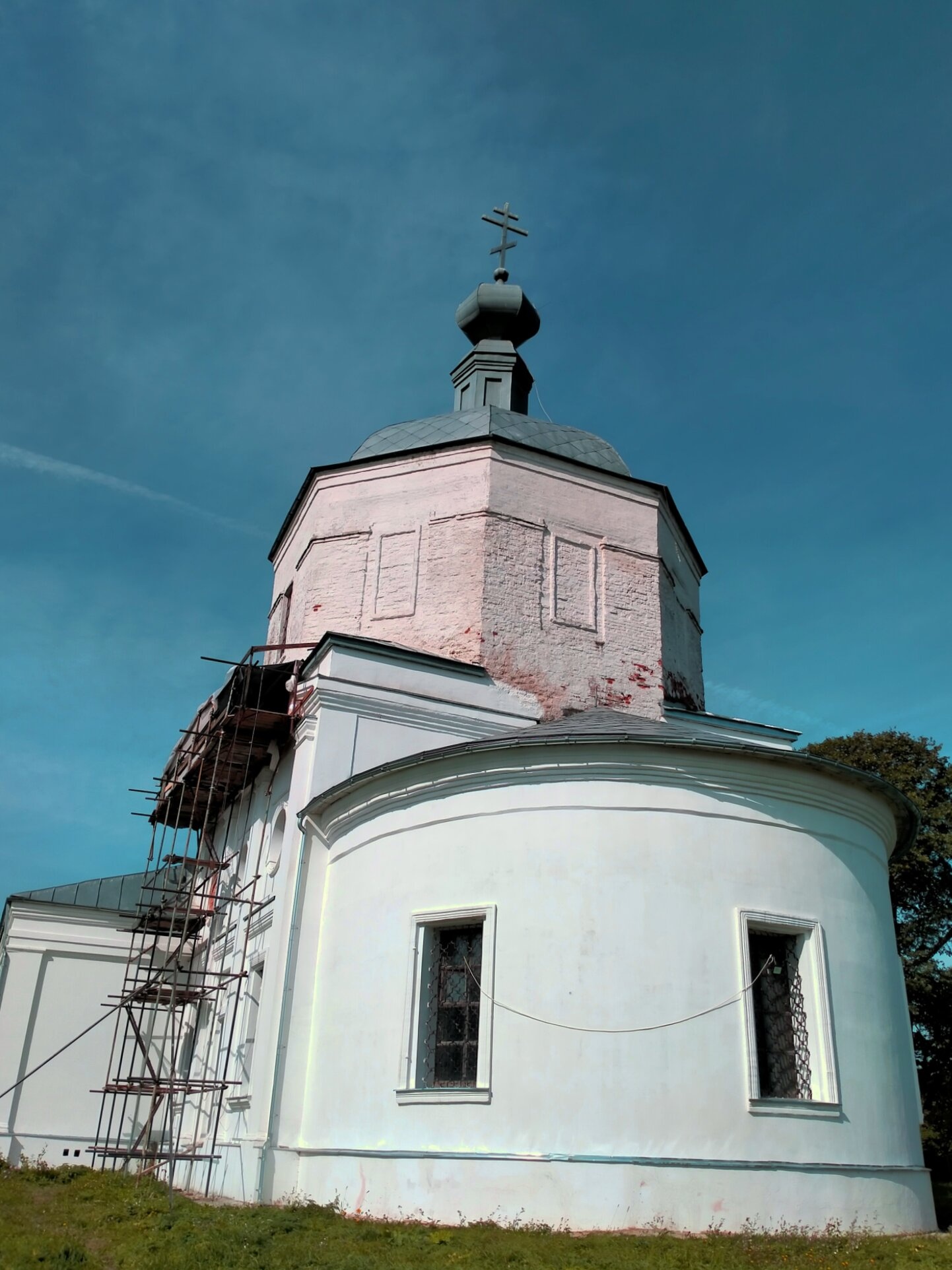 Церковь Воскресения Христова в селе Хребтово: вид с восточной стороны