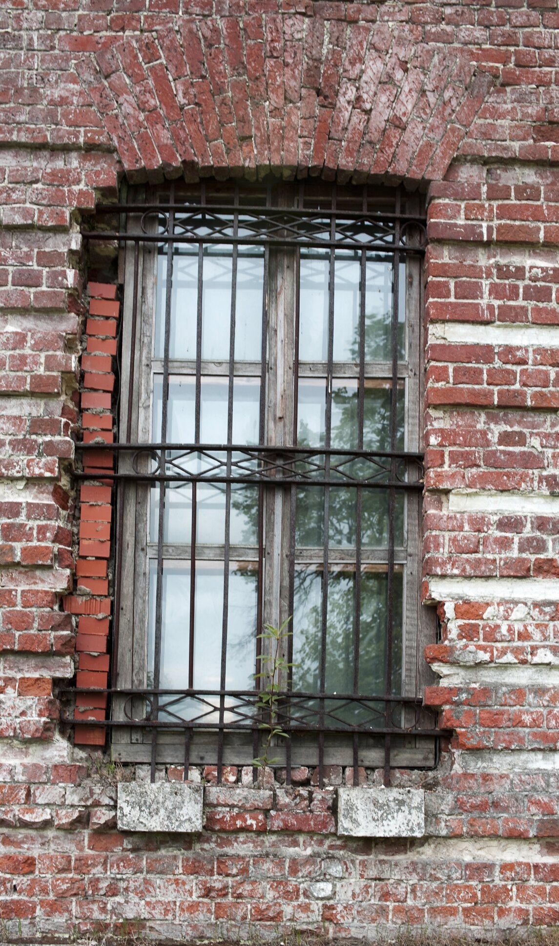 Окно Успенской церкви в селе Подсосино