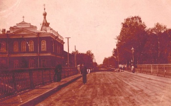 Вознесенская церковь-школа в Колпино на исторической фотографии 1907 года