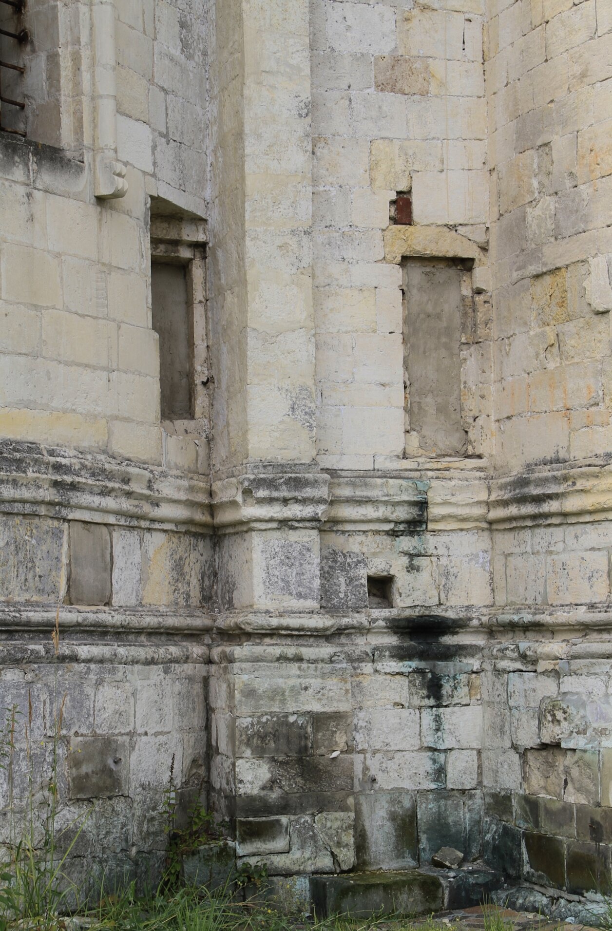 Церковь Преображения Господня в селе Остров: Каменная кладка храма-памятника