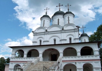 Церковь Преображения Господня в усадьбе Большие Вязёмы