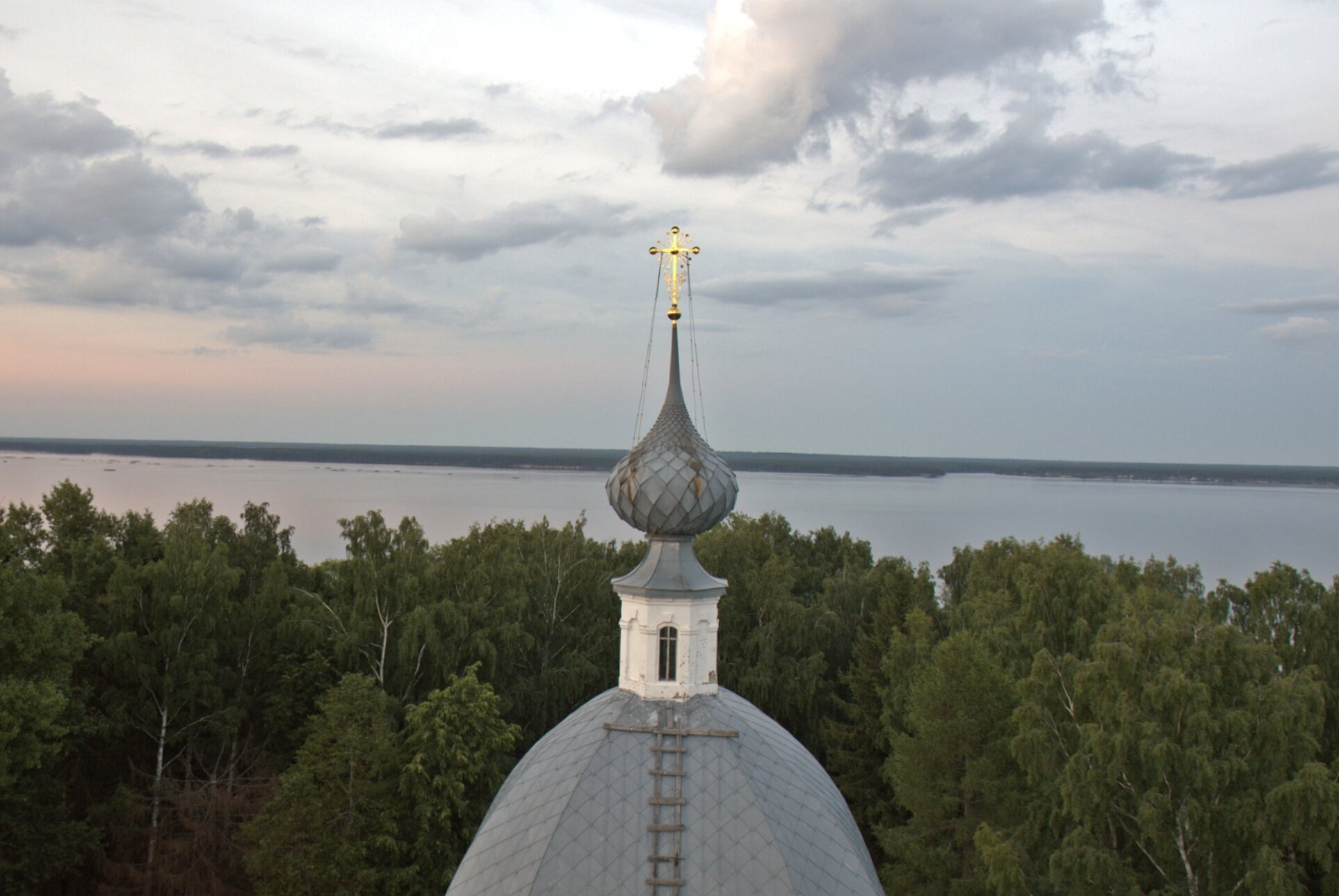 Воскресенская церковь в селе Нежитино
