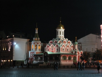 Казанский собор на Красной площади ночью