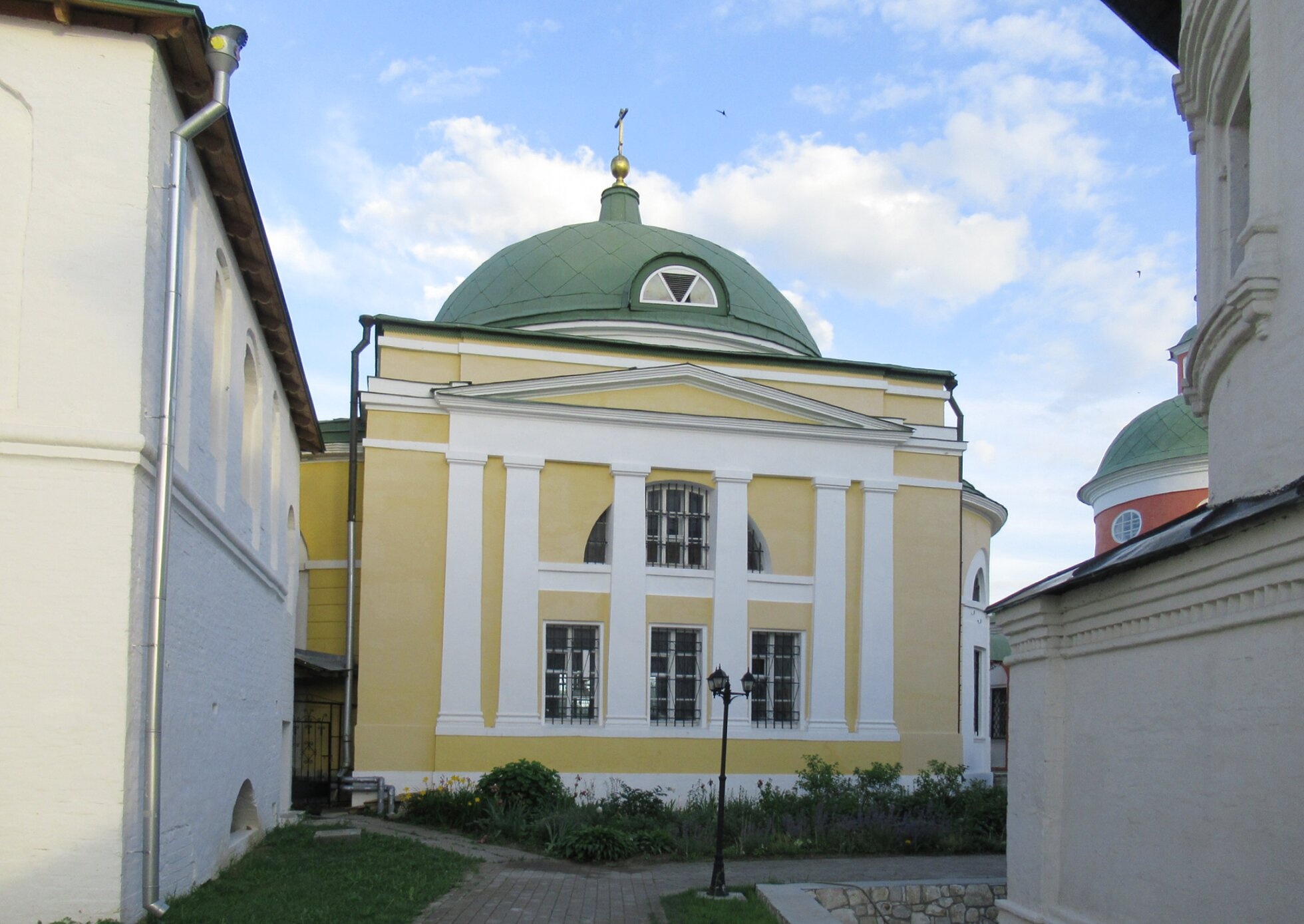 Церковь иконы Божией Матери «Всех скорбящих Радость» в Свято-Троицком Белопесоцком монастыре