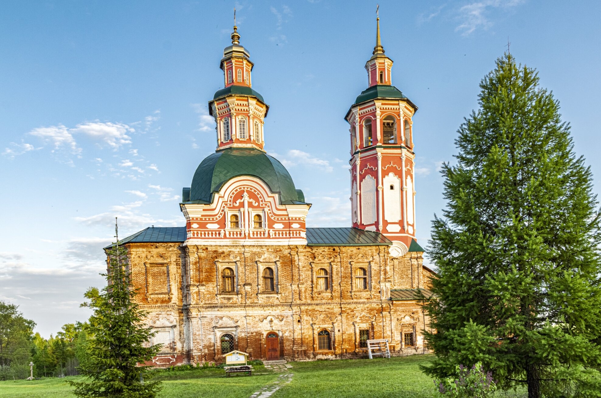 Церковь Всемилостивого Спаса в селе Вяз