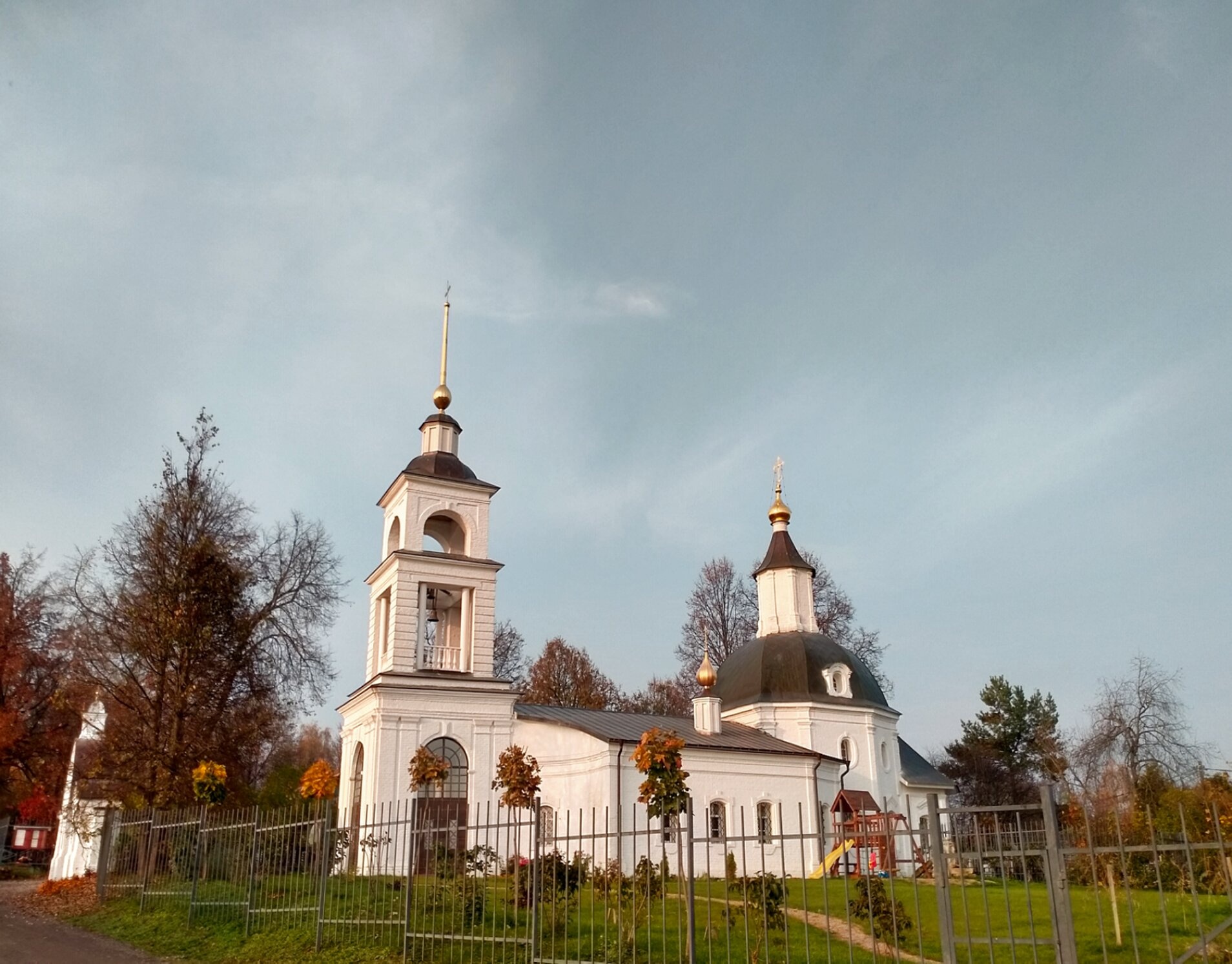 Храм Рождества Пресвятой Богородицы в деревне Селевкино