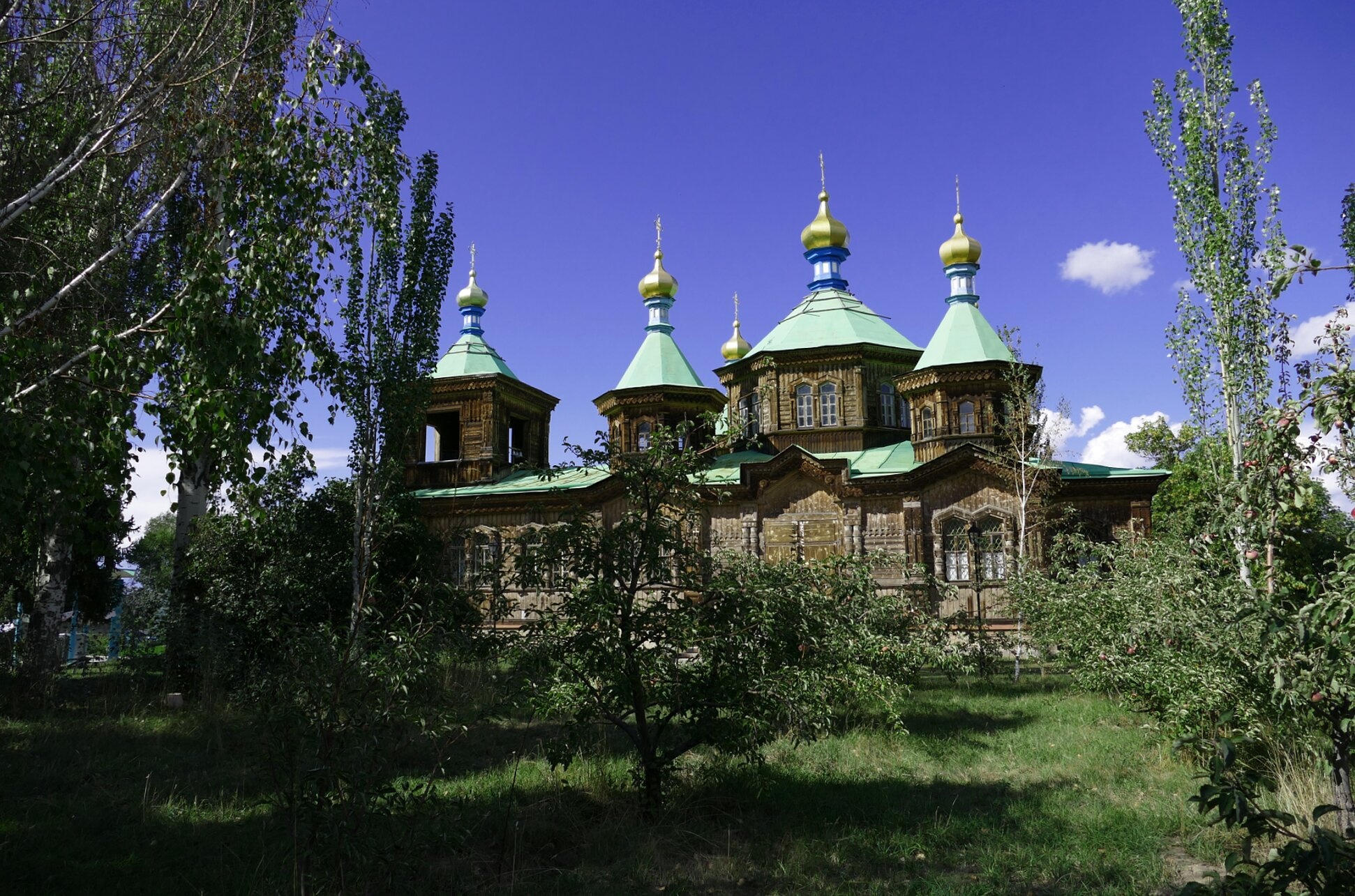 Свято-Троицкая православная церковь в Караколе